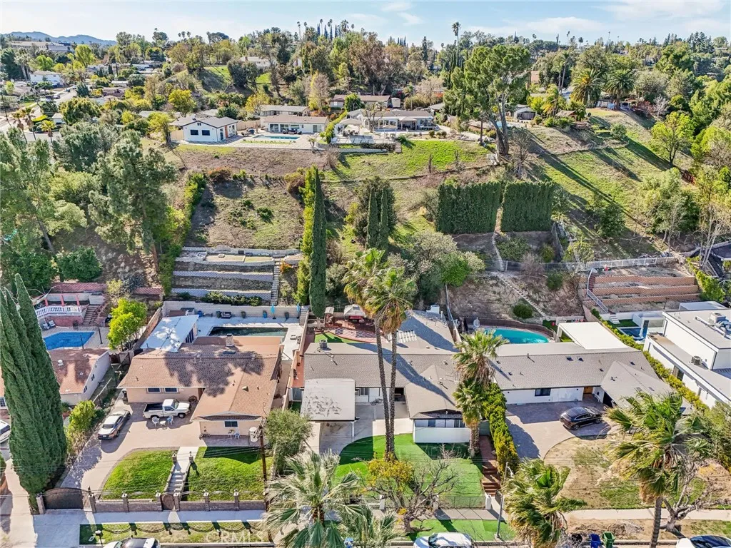 5633 Rawlings Avenue, Woodland Hills, California 91367 home-pic-58